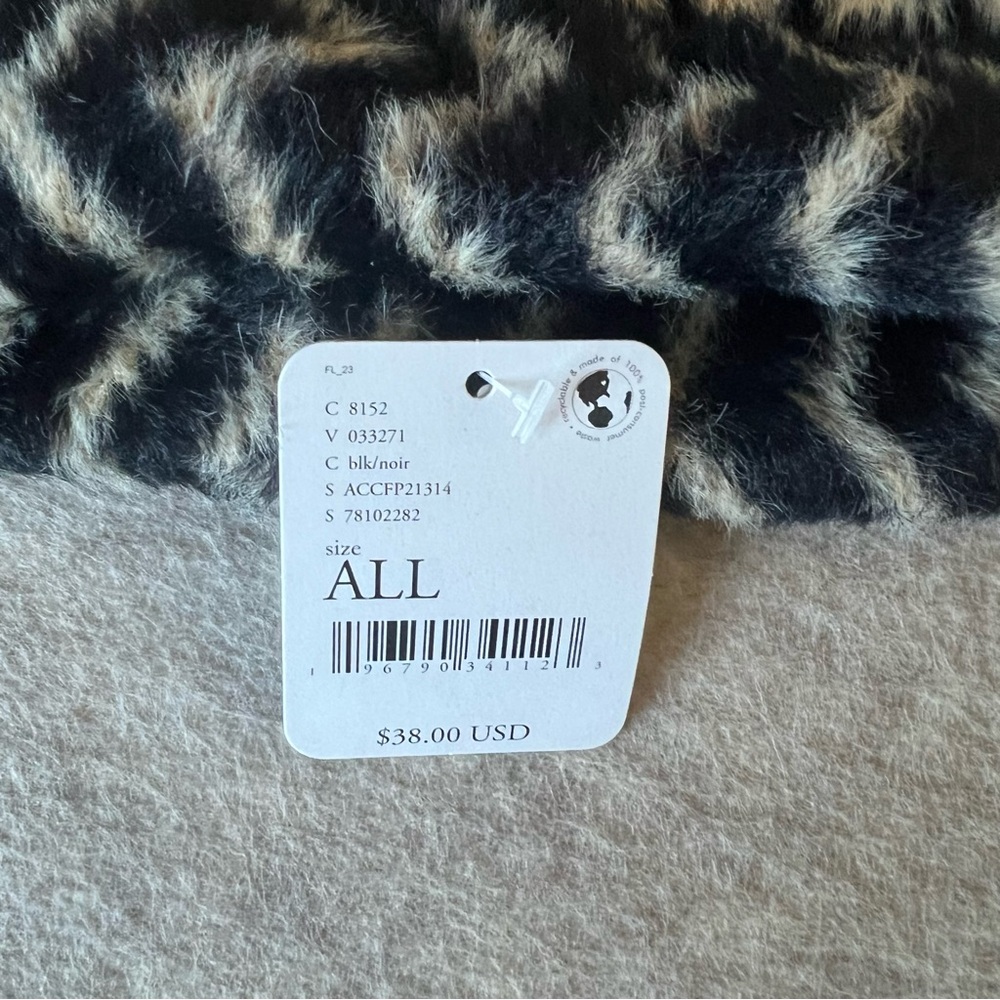 Free People Black and Tan Ziggy fuzzy Beanie - Picture 4 of 8